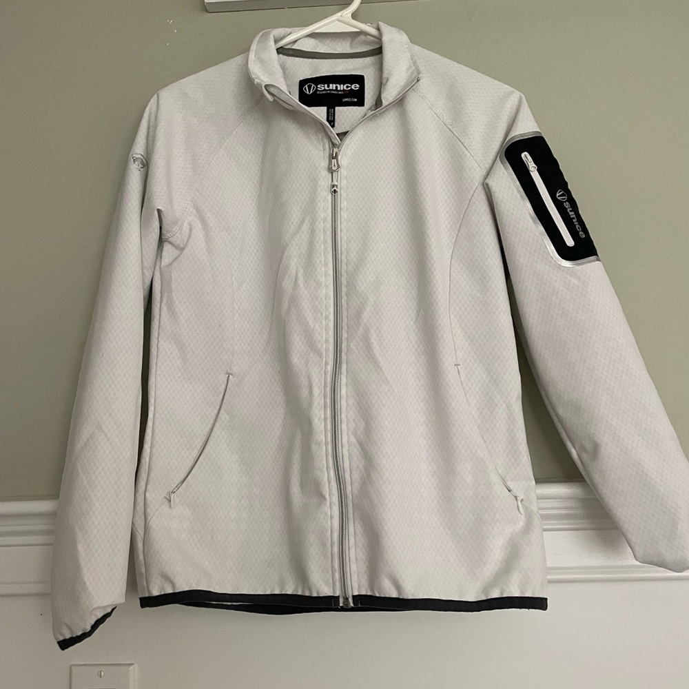 White sunice jacket